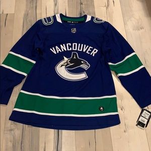 Vancouver Canucks Adidas authentic small 46
